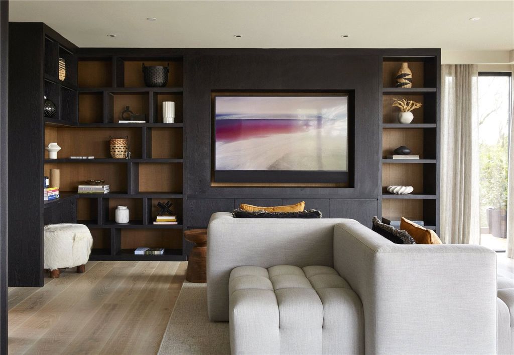 Property photo 2 of 30 Living Room