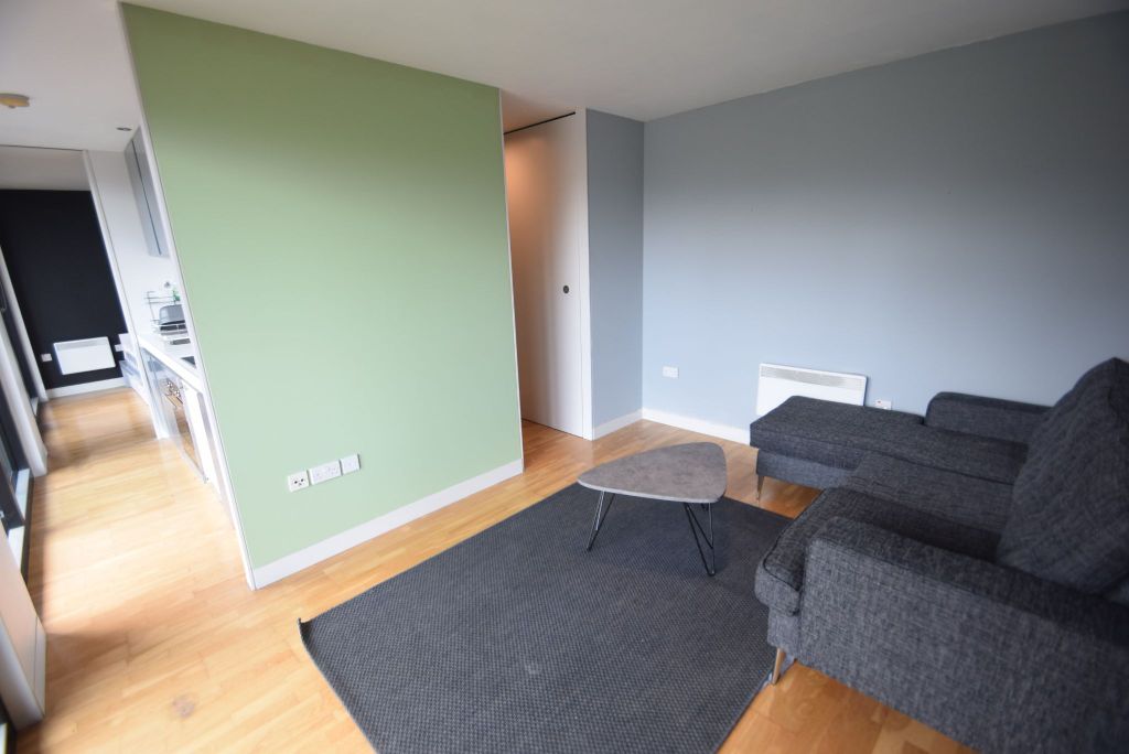 Property photo 3 of 11 Lounge