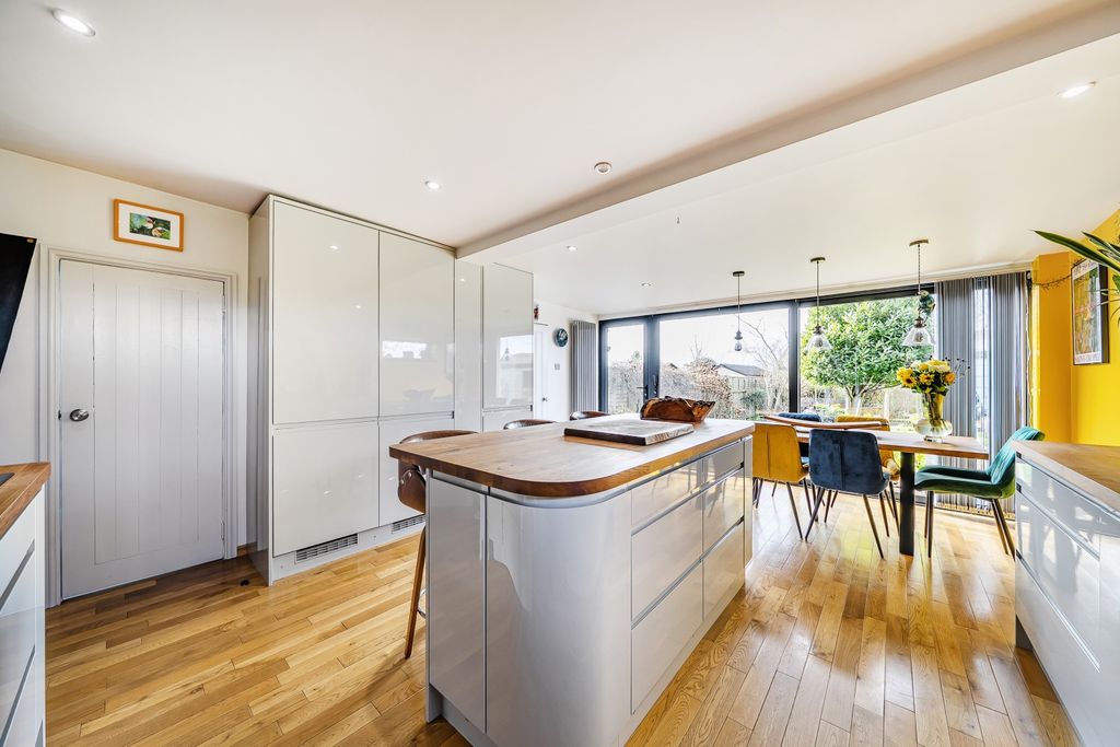 Property photo 3 of 27 Kitchen Diner