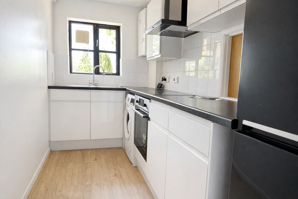 Property photo 3 of 7 Kitchen