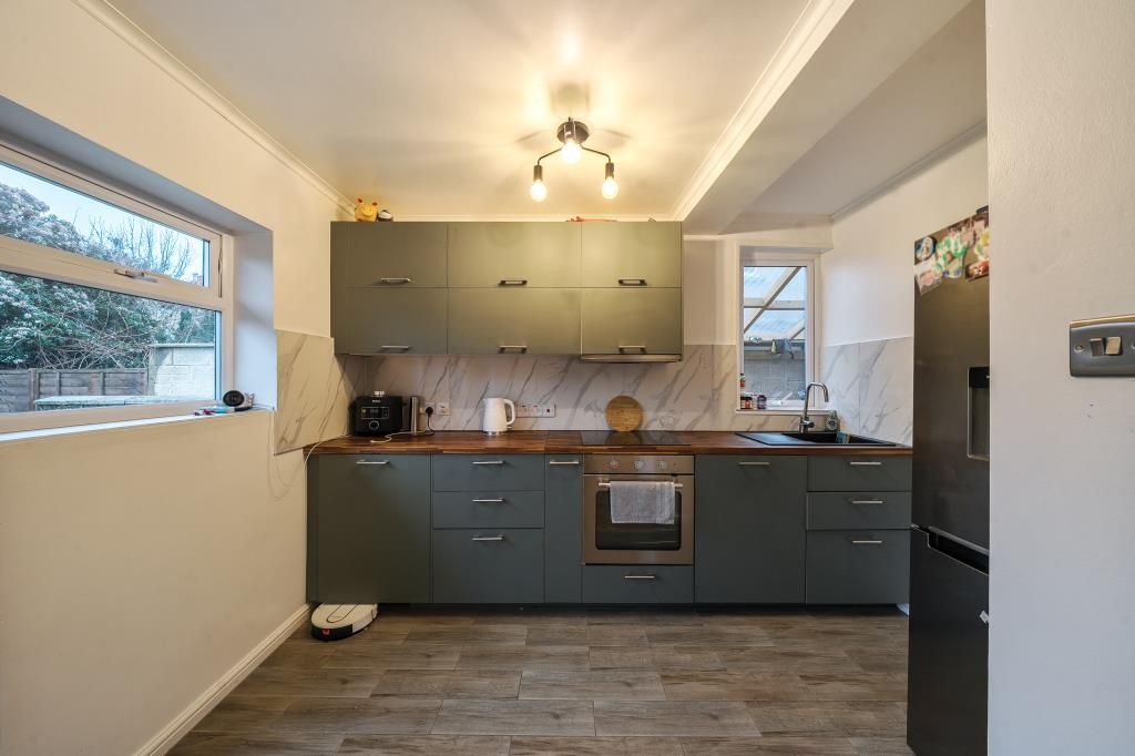 Property photo 2 of 28 Kitchen