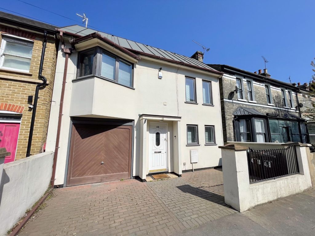 Property photo 2 of 20 4095604