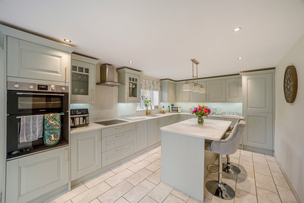 Property photo 2 of 24