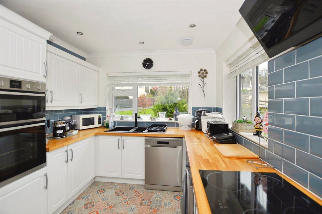 Property photo 2 of 16 Kitchen