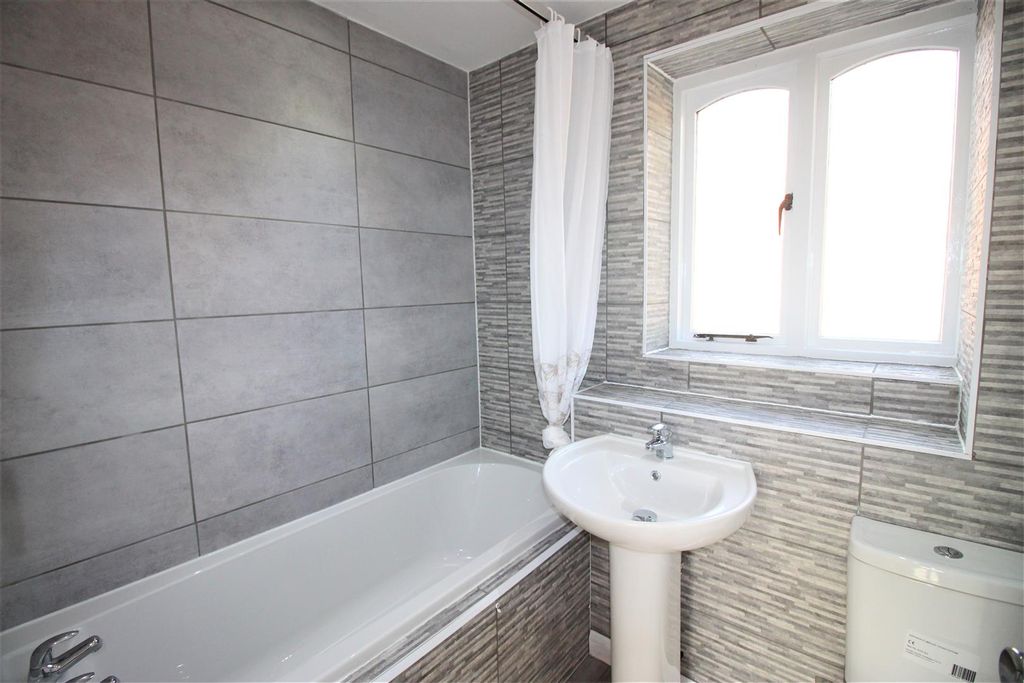 Property photo 3 of 9 3 - Bathroom.Jpg