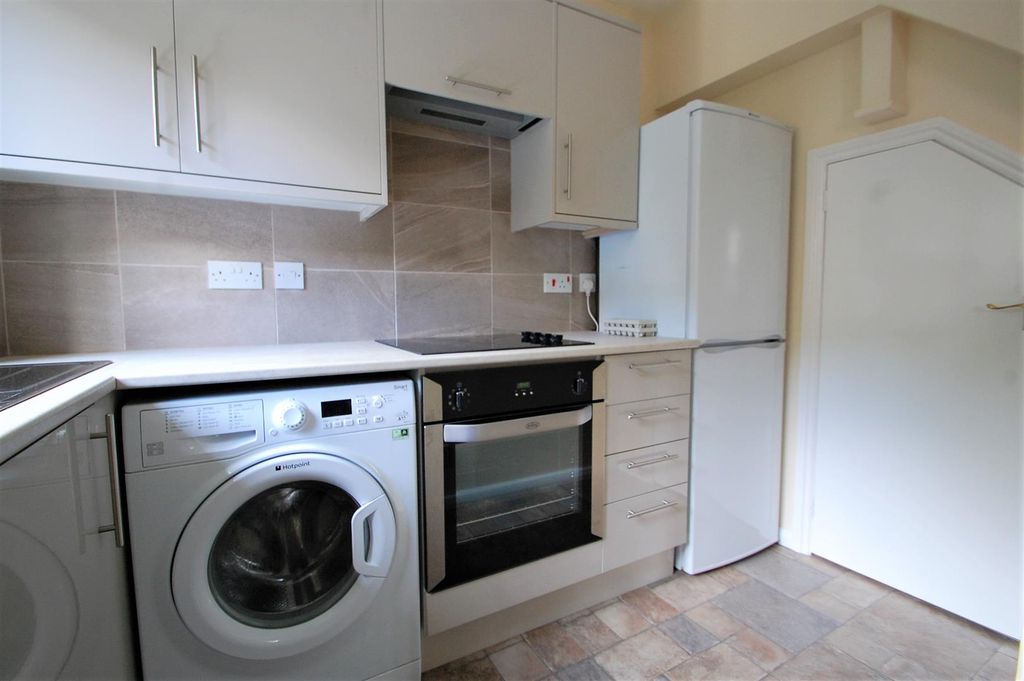 Property photo 2 of 7 Kitchen