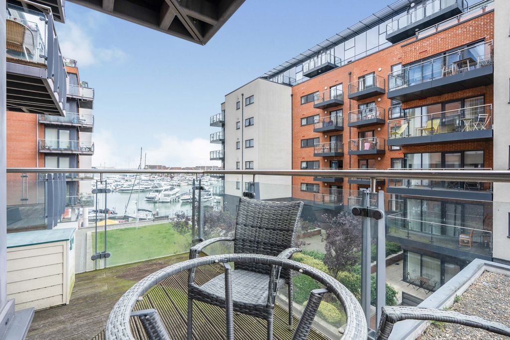 Property photo 1 of 14 Balcony