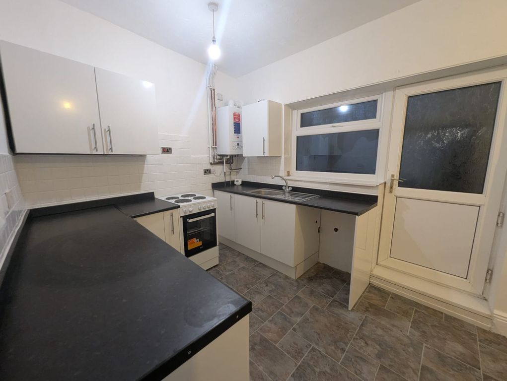 Property photo 3 of 7 Kitchen