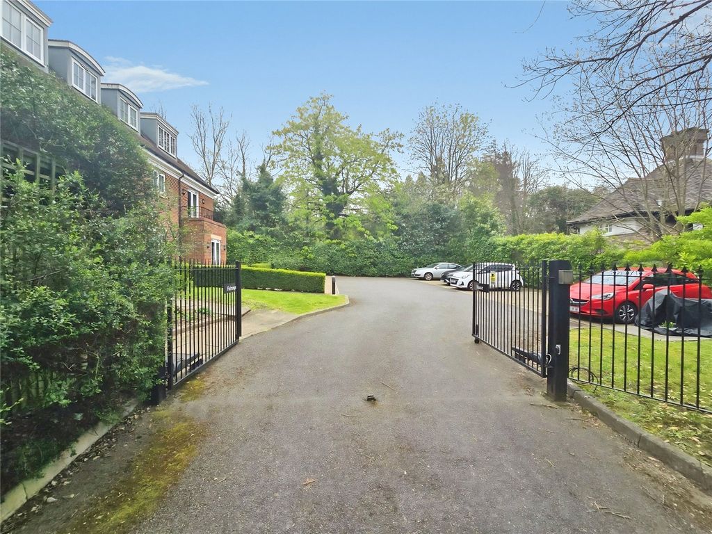 Property photo 2 of 8 Picture No. 17