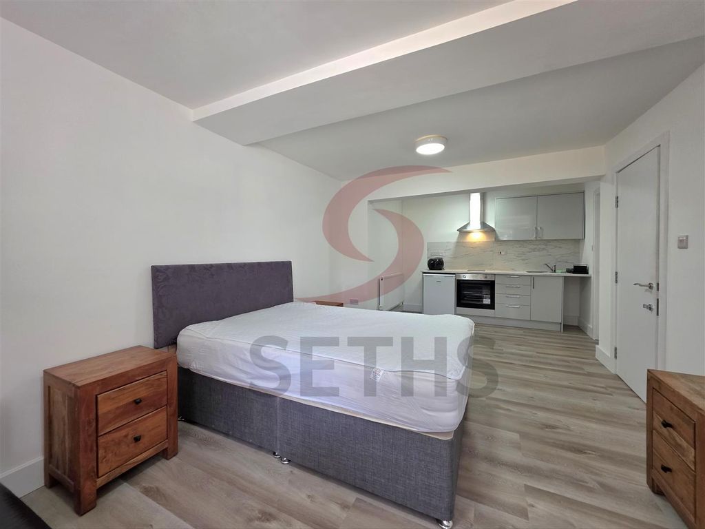 Property photo 2 of 6 Studio