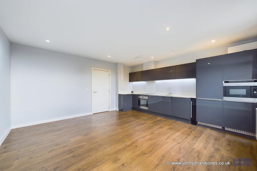 Property photo 3 of 13 3 Recep.Jpg