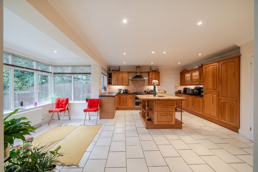 Property photo 3 of 21