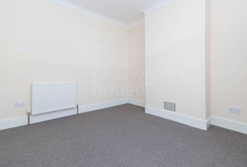 Property photo 3 of 8 Photo 4