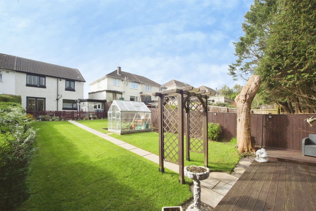 Property photo 2 of 33