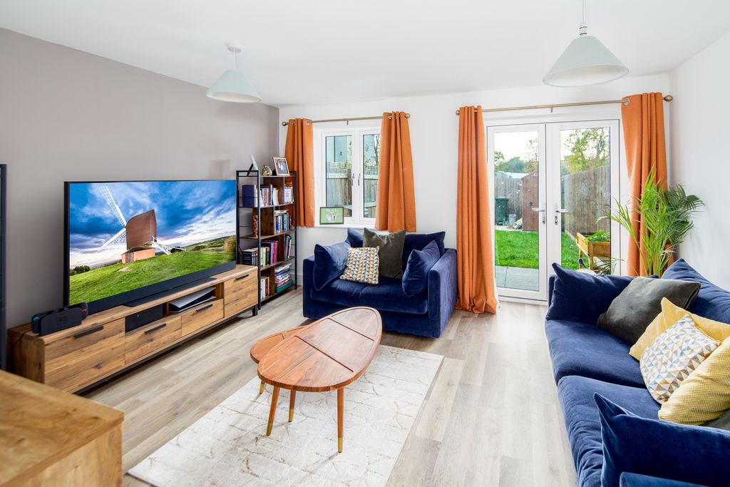 Property photo 3 of 20 Living Room