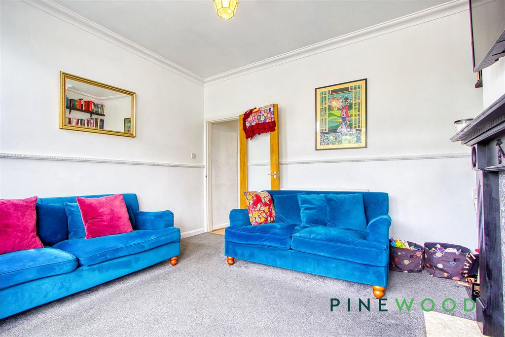 Property photo 3 of 25 Loungw
