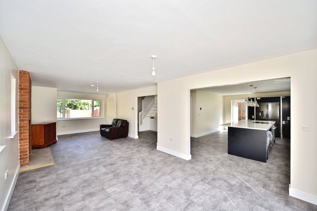 Property photo 3 of 16 Picture No. 15