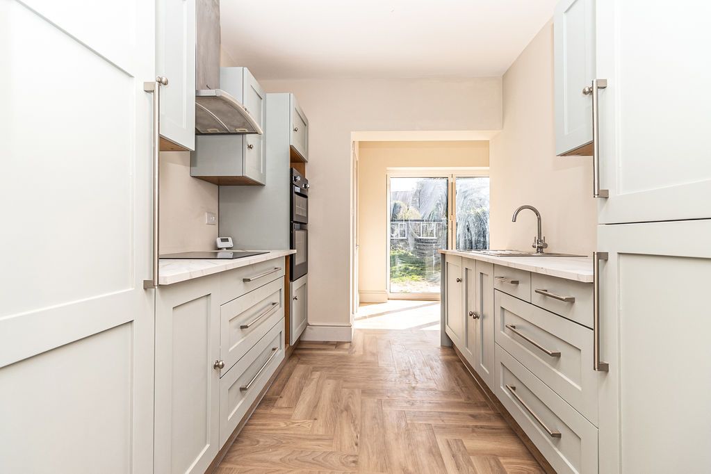 Property photo 3 of 24 .