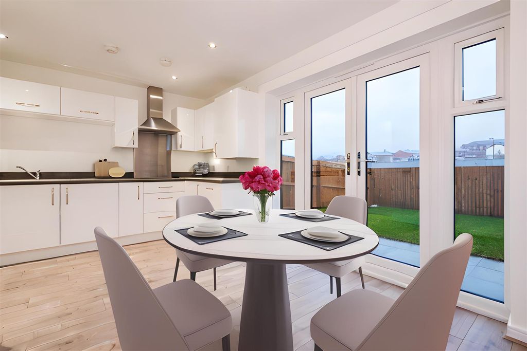 Property photo 3 of 11 Kitchen Dining