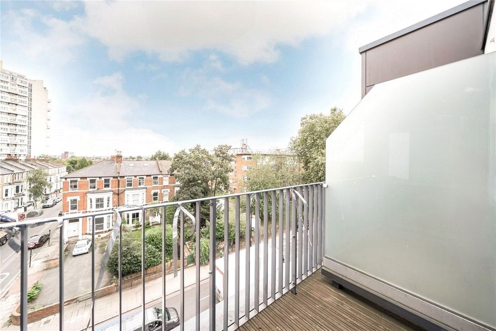 Property photo 2 of 10