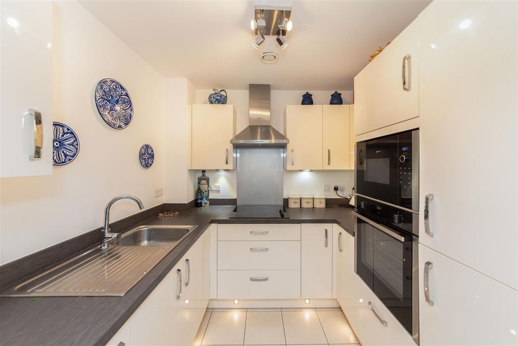 Property photo 2 of 10 8A84d3E1-d532-4dab-A535-6d86A6977c29.Jpg
