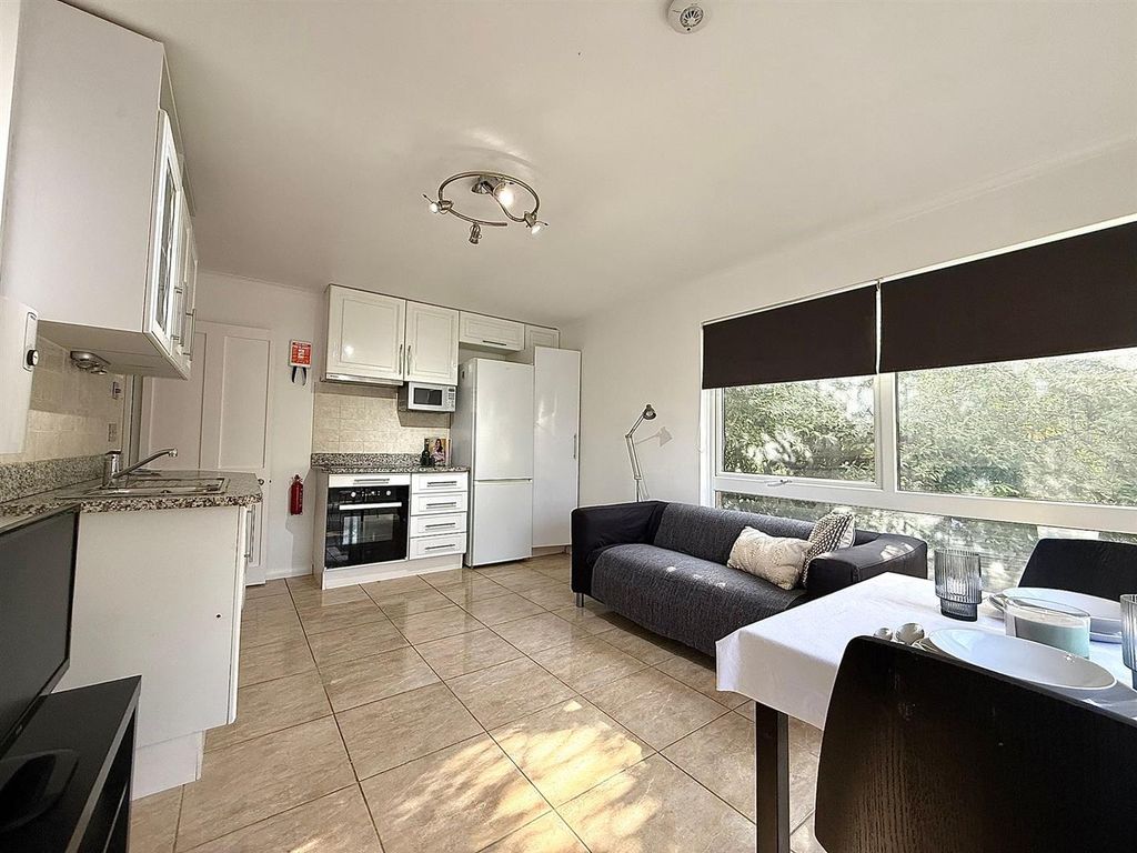 Property photo 2 of 8 Dcef838B-A23B-400B-Adb6-6c712E22Dfb4.Jpeg