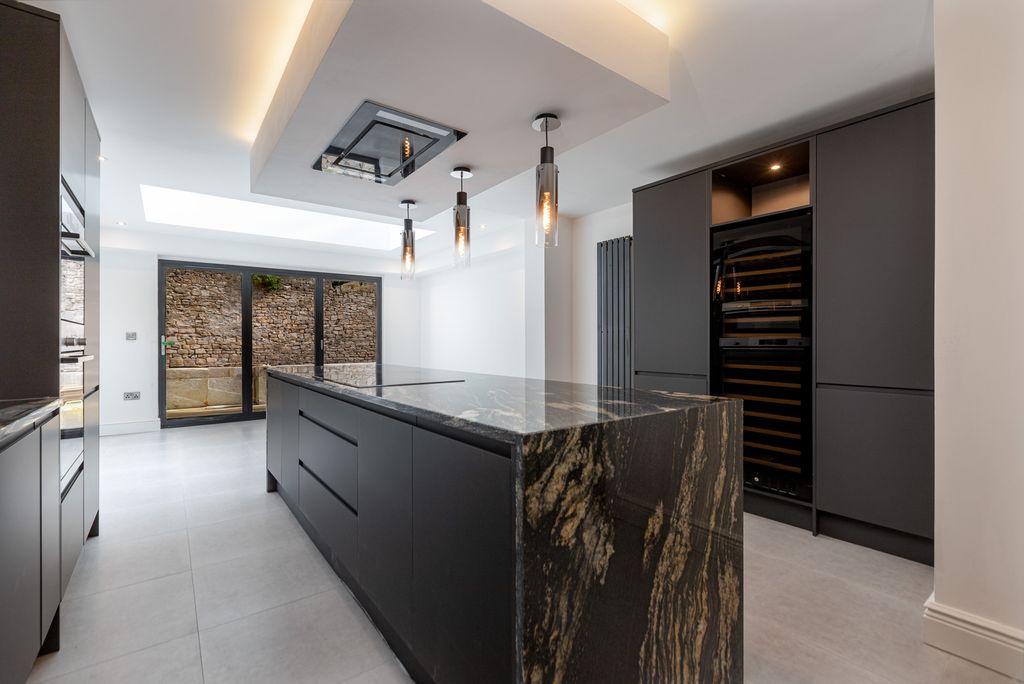 Property photo 3 of 23