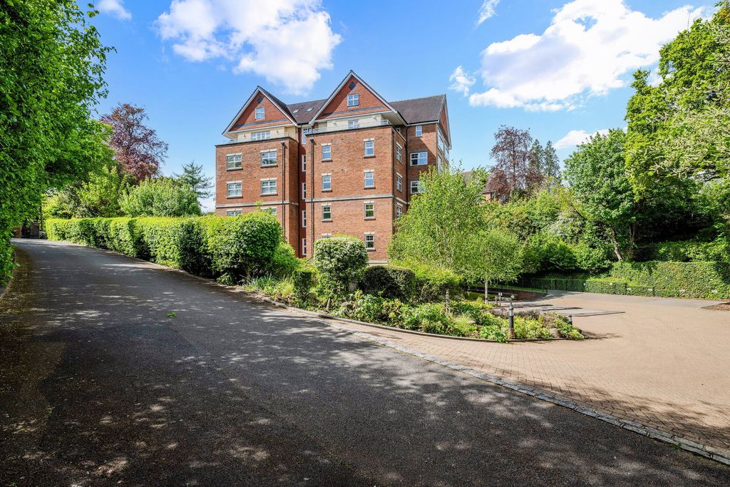 Additional image 25 of 3 bed flat for saleValley Court, Reigate RH2