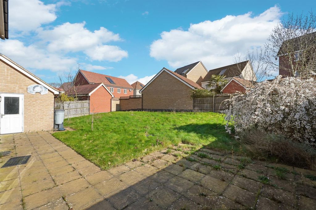 Property photo 3 of 33