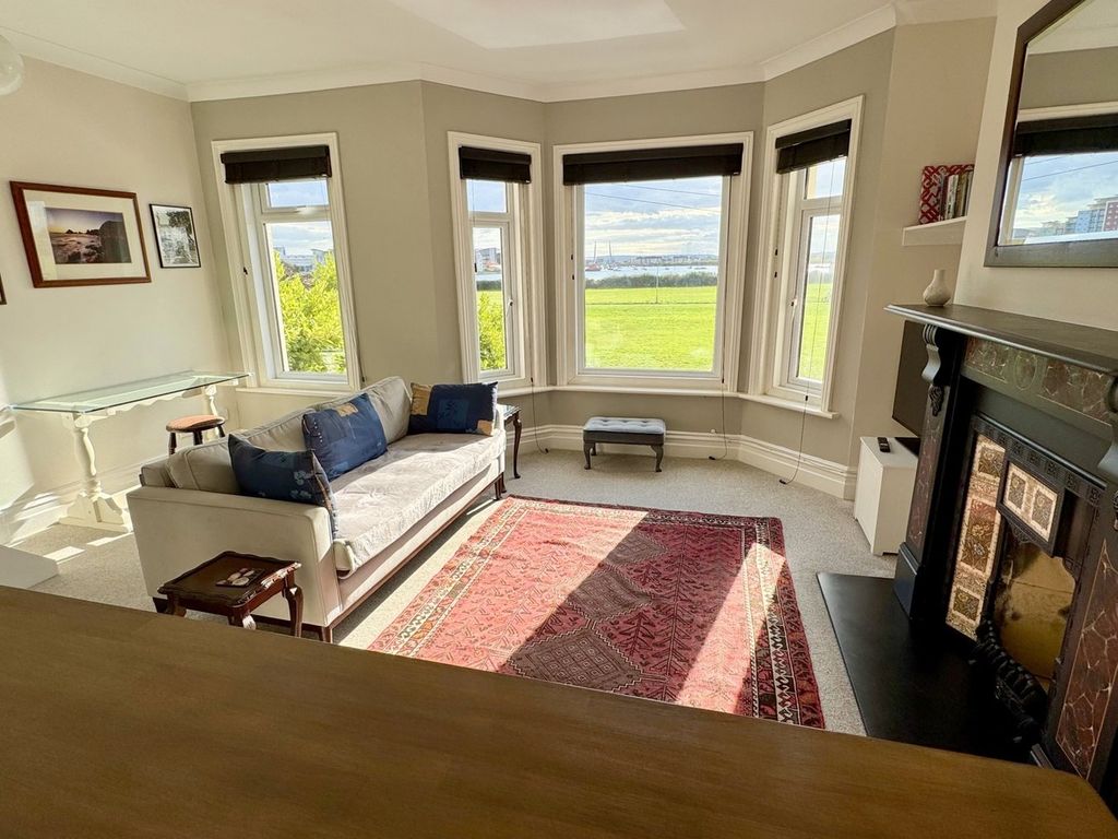 Property photo 3 of 27