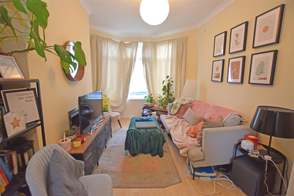 Property photo 2 of 11 Lounge.Jpg