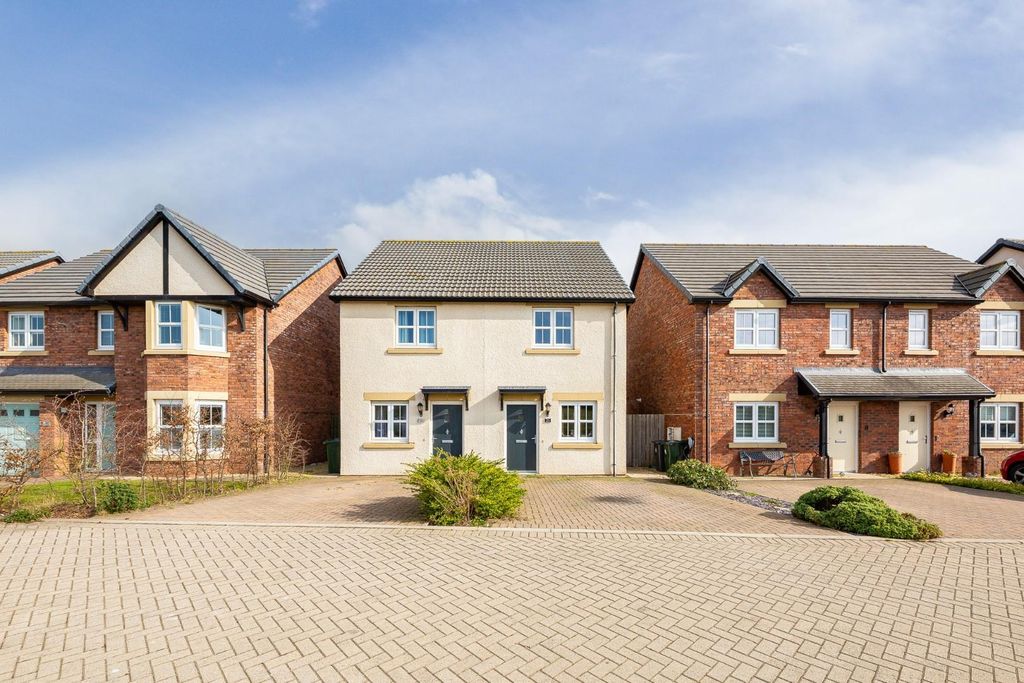 Property photo 1 of 10 Front External