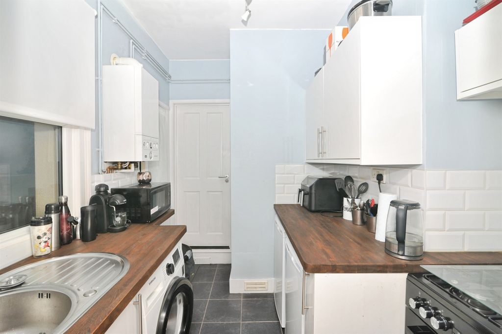 Property photo 2 of 11