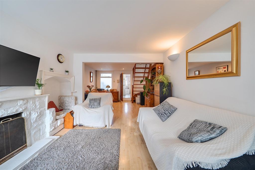 Property photo 3 of 11 New Road - Lounge Diner.Jpg