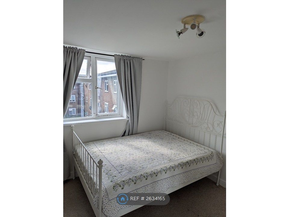 Property photo 3 of 16 Large Bedroom