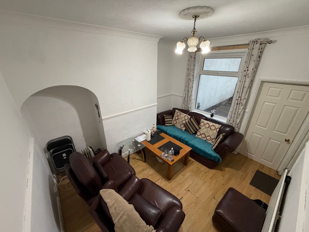 Property photo 2 of 27