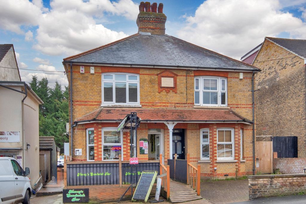 Property photo 1 of 12 External
