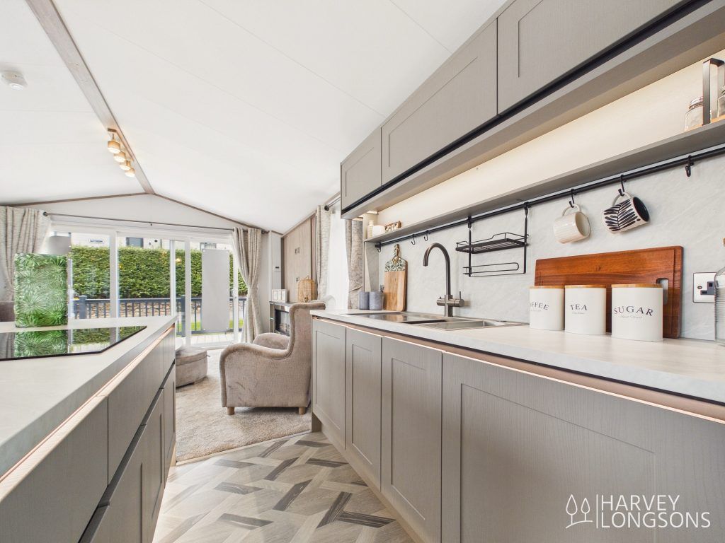 Property photo 2 of 20 Willerby Vogue Classique Kitchen Island Plas Coch