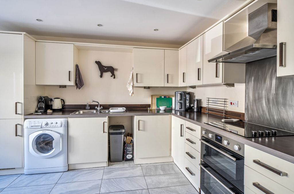 Property photo 3 of 21 1355493-9-68cd591...