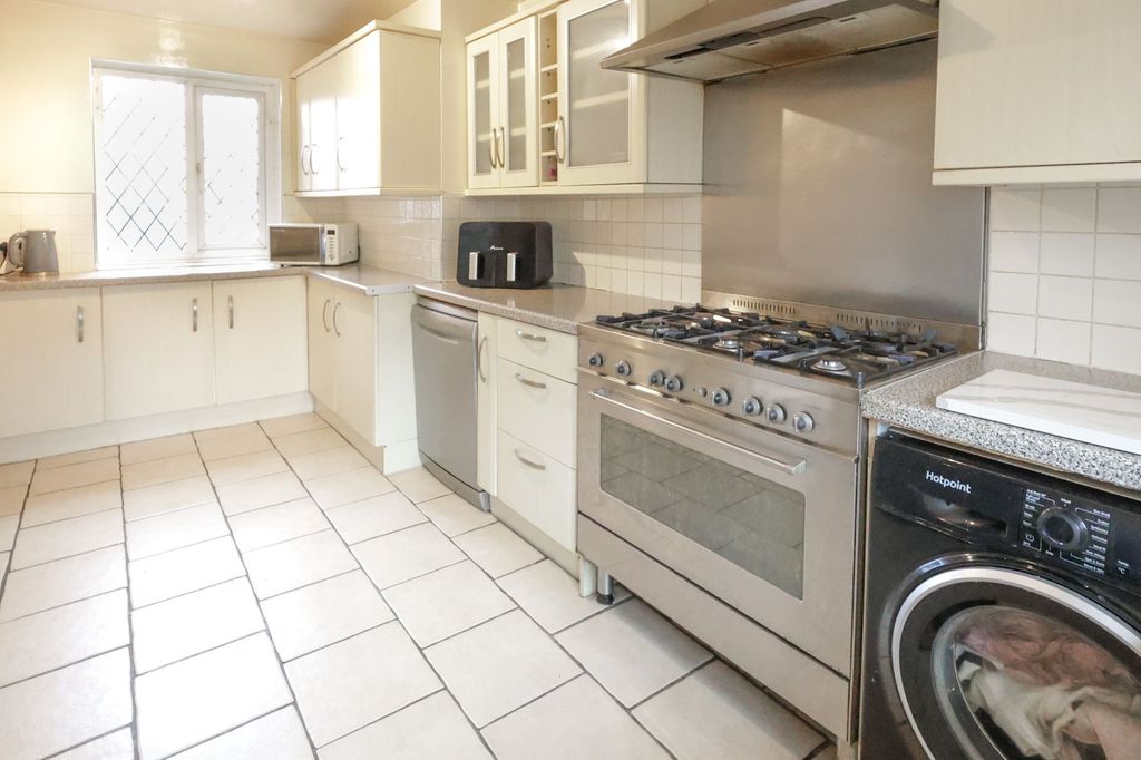 Property photo 2 of 30