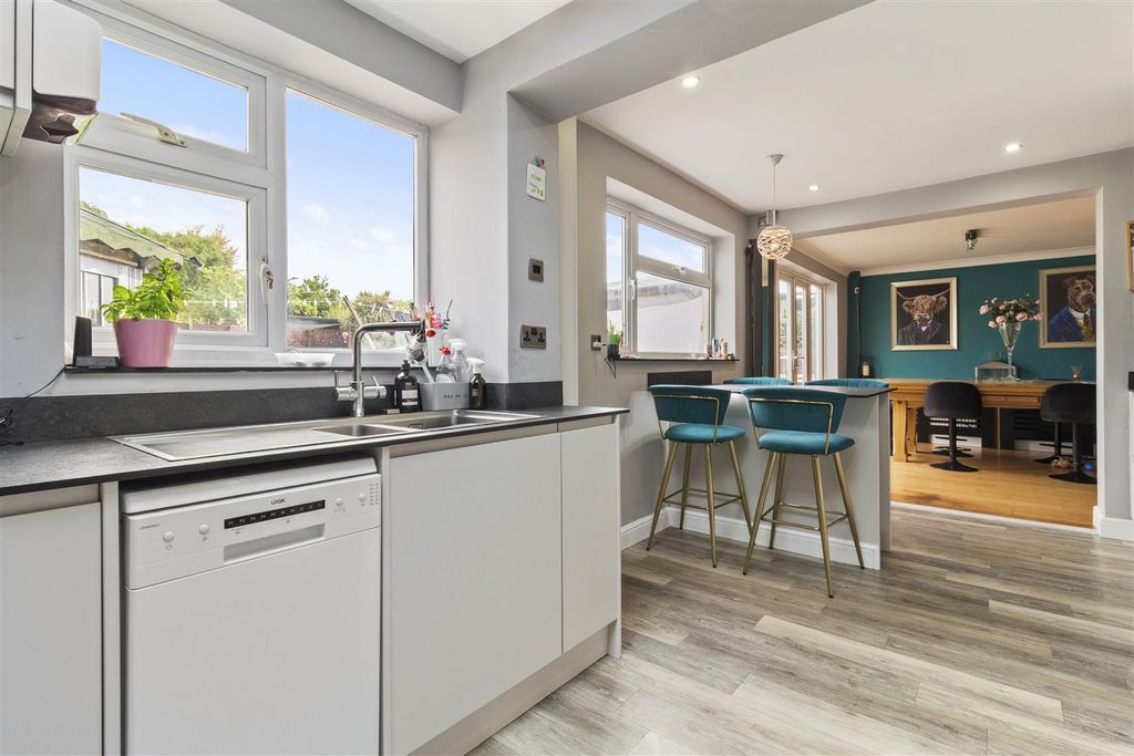 Property photo 3 of 33 3 Bramber Road-018.Jpg