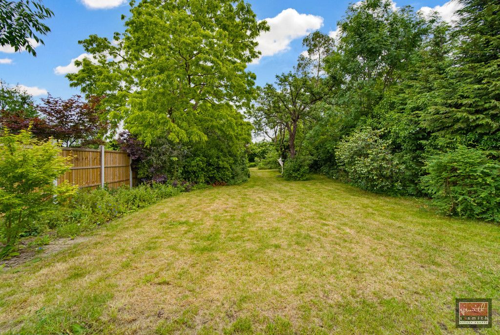 Property photo 2 of 15 Stanwell Road Garden 2