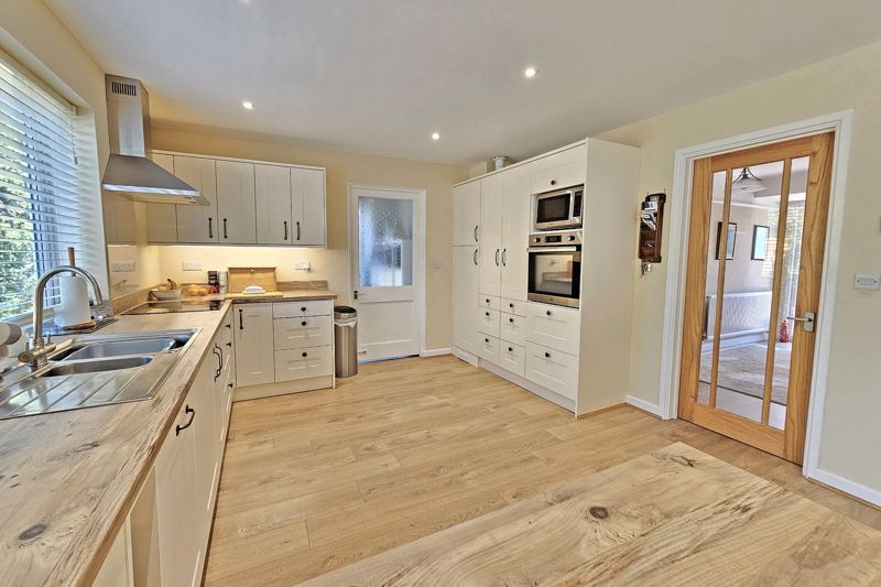 Property photo 3 of 14 Kitchen/Diner