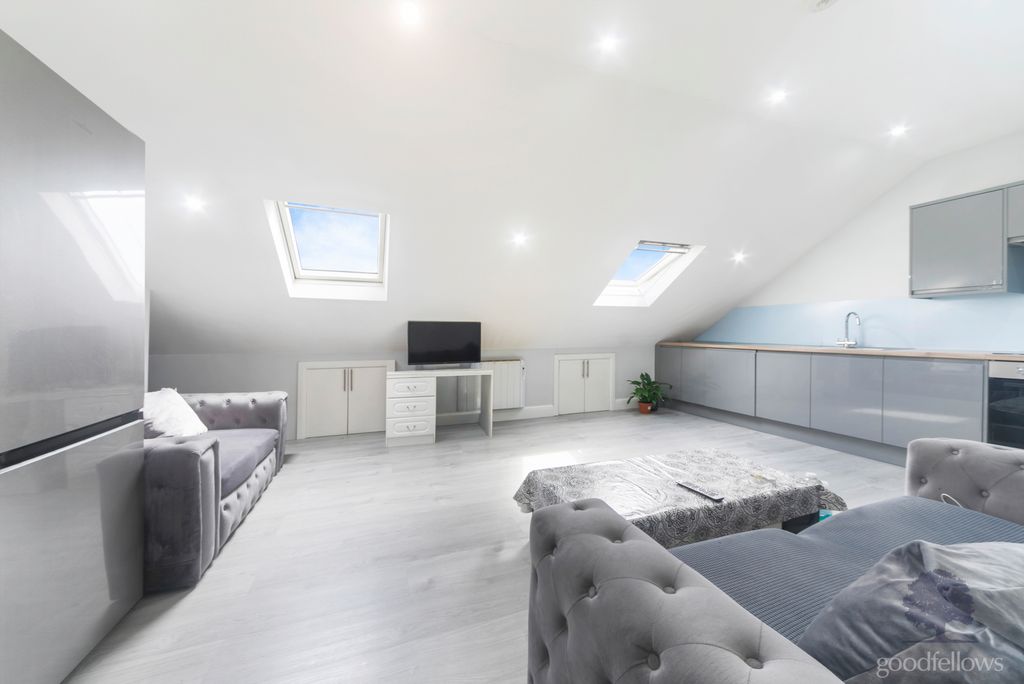 Property photo 2 of 8 Picture 2