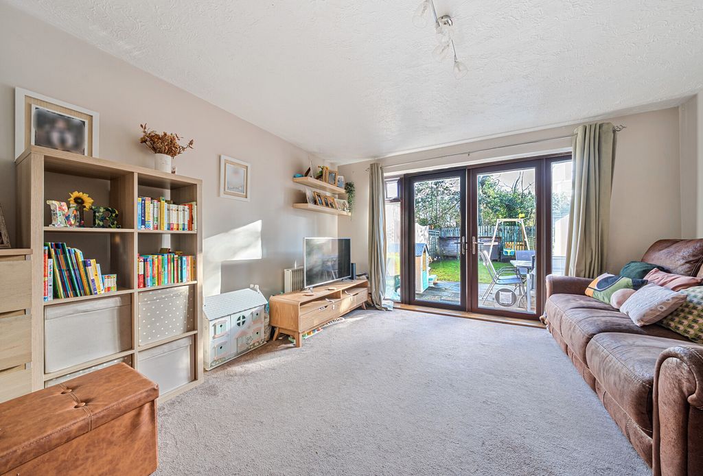 Property photo 2 of 16 1409444-25-6992Ea...