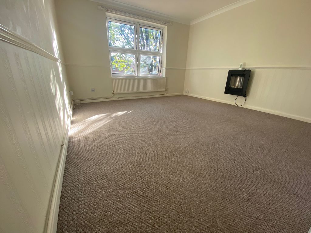 Property photo 3 of 6 Living Room