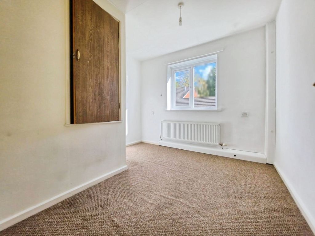 Property photo 3 of 6 Bed 2
