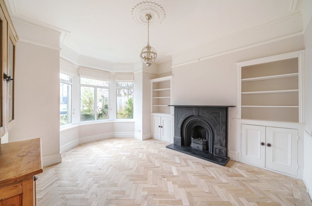 Property photo 2 of 20 Ewemove Harrogate Living Room