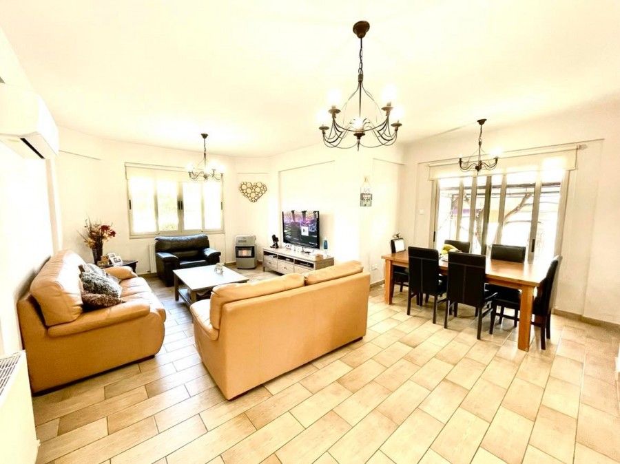 Property photo 3 of 28