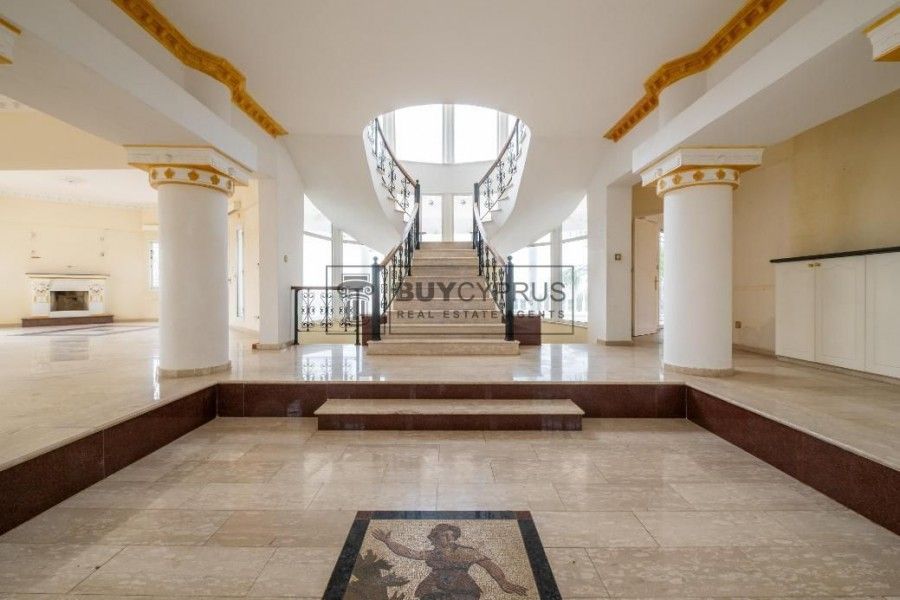 Property photo 2 of 18